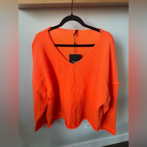 NEW WITH TAGS WOMENS SWEATER SIZE LARGE - Picture 1 of 2